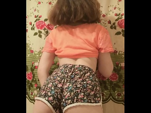 ❤️ Una ghjovana sexy si spoglia i pantaloncini davanti à a camera ❤ Super porn à co.marketapp.top ☑