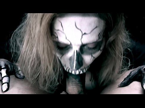 ❤️ Ragazza demonia chì succhia u cazzo cù a so bocca nera è ingoia cum. ❤ Super porn à co.marketapp.top ☑